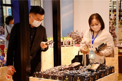 图集 | 采购商实地考察云南特色产品 助力云品出滇