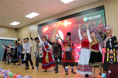 云南省民族中专举办民族服饰文化教育主题活动