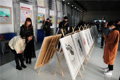 “五华区廉政家教家风漫画书法作品巡展”开展  将持续至明年6月