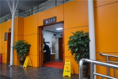 “扫厕所”专项行动  五华北控在行动