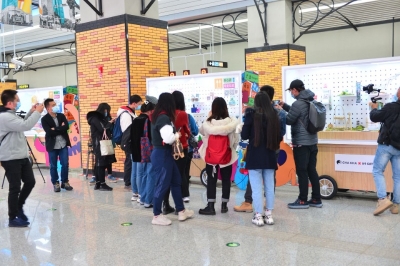 打卡昆明地铁四号线 解锁“创意昆明”新玩法