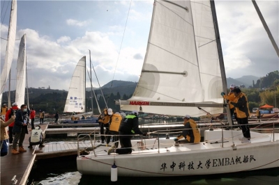 风起了，船来了！2020抚仙湖高原帆船赛暨全国商学院帆船邀请赛正式开赛