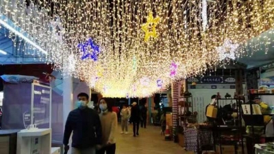 元旦小长假 星光夜市点亮昆明