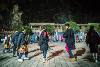 【聚焦“三部曲”】 开发一个景区带动一方群众  迪庆“旅游+扶贫”让深山群众走出贫困