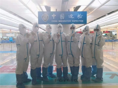 警察节他们在岗！昆明边检紧急救助一名低血糖晕厥旅客