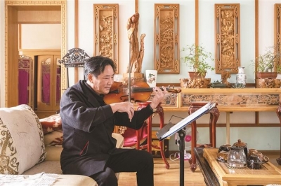 杨添瑞 在白族民居彩绘中乐享人生