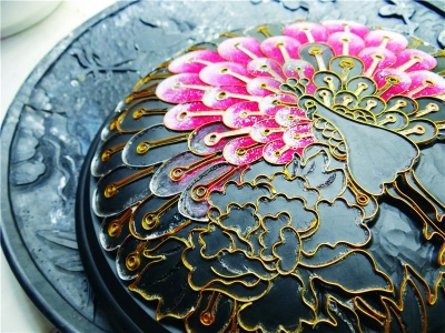 黑陶融汇掐丝彩嵌   “一瓶”满载传统技艺