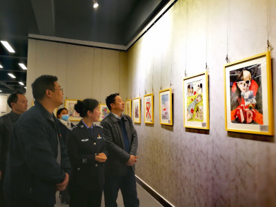 远离白色粉末 拥抱七彩生活！  共筑禁毒防艾之堤书画大赛在曲靖师院开幕