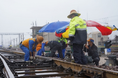 云南入春迎强降雨天气 铁路部门全力应对确保旅客平安出行