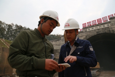 就地过年 1.7万人奋战中老铁路保年底开通