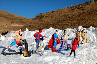 滑雪一点都不冷！会泽大海草山自驾游受热捧！