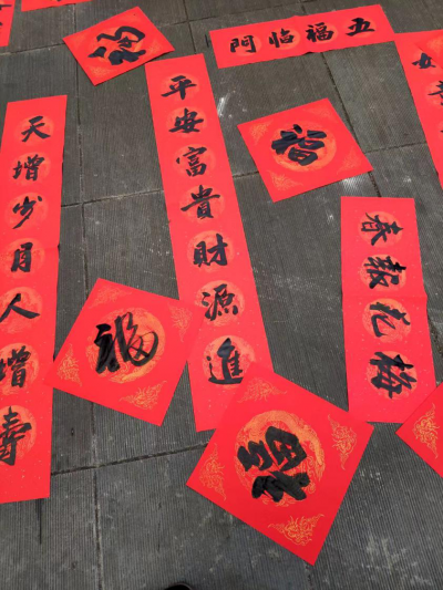 红河州文化馆组织书法家深入基层开展写春联送祝福公益活动