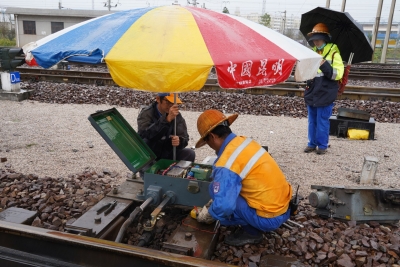 云南入春迎强降雨天气 铁路部门全力应对确保旅客平安出行
