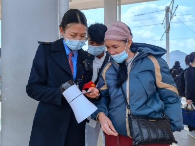 云南铁路17日迎来春节返程高峰 客发有望突破15万人次