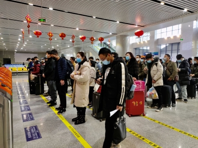 15日云南铁路发送旅客11.2万 为今年春运以来最高