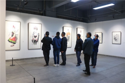 坚定文化自信 大理州文旅系统组织参观“风花雪月 乡愁大理”美术作品展