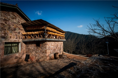 中国哈尼族最后的石头寨——岩子营