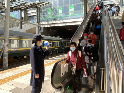 春节假期云南铁路发送旅客64.2万人 三项指标创新高