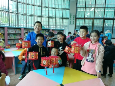 “创意元宵 点亮祝福——DIY灯笼制作”主题活动成功举办！