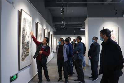 坚定文化自信 大理州文旅系统组织参观“风花雪月 乡愁大理”美术作品展