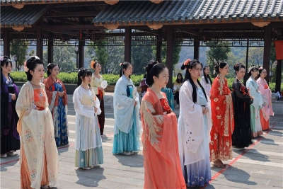 花朝节 | 恰逢春日，一眼心动