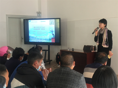 玉溪市图书馆“携手共育  亲子共读”全民阅读推广进校园活动走进红塔区洛河民族中学