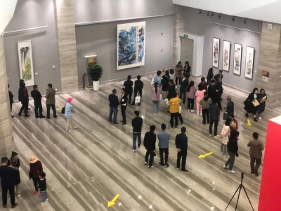 画展现场｜“寻源问花——许苑琳中国画作品展”在曲靖市美术馆隆重开幕！
