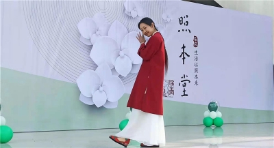 “生活以照本来”  普洱布衣秀告诉朋友们……