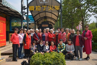 云南省文旅厅离退办组织老同志开展庆祝“三八”妇女节活动