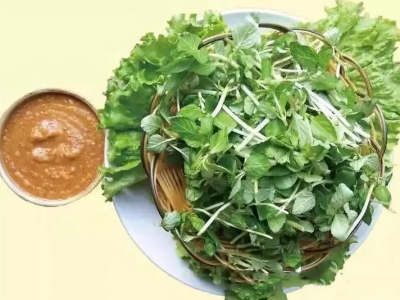 没有一颗春天的野菜，能够逃离普洱人的餐桌！