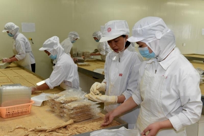 寻味甜蜜“守艺人”  豆末糖制作技艺代表性传承人普绩