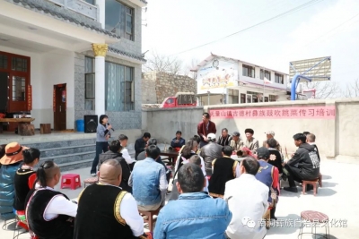 大理无量山下，鼓吹器乐与宴席跳菜同演绎，三代同堂共研习