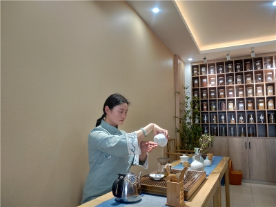 学茶艺做香包，红河州文旅局举办妇女节活动