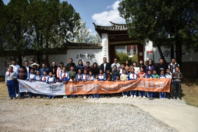 “书”送知识 复星旅文“总有一角温暖你”公益捐书活动走进丽江