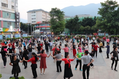 让党史宣传教育深入人心 大理州群众艺术馆红歌广场舞培训掀热潮
