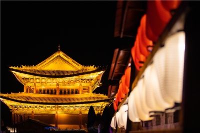花灯和古市集相遇，“五一”大理古城旅游添新意