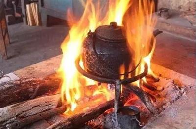 老友火塘，火塘烤茶......普洱最“接地气”的火塘文化！