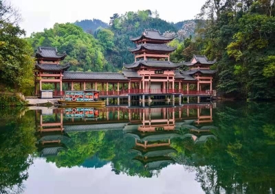伴着四月的风 开启曲靖踏青之旅