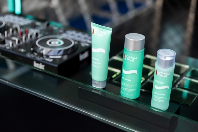 张艺兴亮相昆明百盛 带你拥抱春城好时光