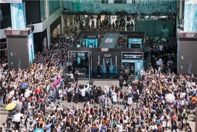 张艺兴亮相昆明百盛 带你拥抱春城好时光