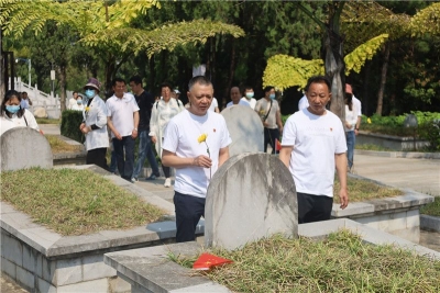 红河州文化和旅游局开展“缅怀革命先烈 传承红色基因” 主题党日活动