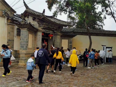 1251600人次，839000000元……这两个数据让红河州稳坐全省第二名！
