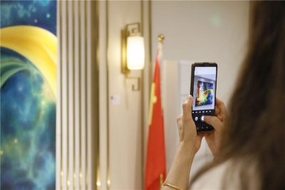 图集 | 在绚烂的色彩中 看见杨晽波的星光世界