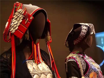 “云上之和——云南哈尼族服饰展”亮相中国丝绸博物馆