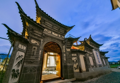 在大理这个隐世小村庄，三兄弟将家打造成喧嚣都市外的桃花源