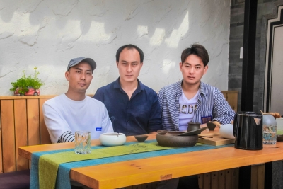 在大理这个隐世小村庄，三兄弟将家打造成喧嚣都市外的桃花源
