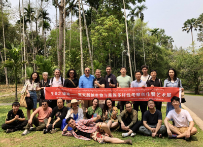 “生命之律动——西双版纳生物与民族多样性考察创作”活动正在进行