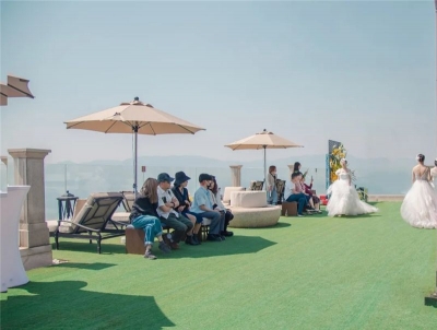 在美到窒息的抚仙湖希尔顿酒店 来一场“顶楼之约”婚礼沙龙