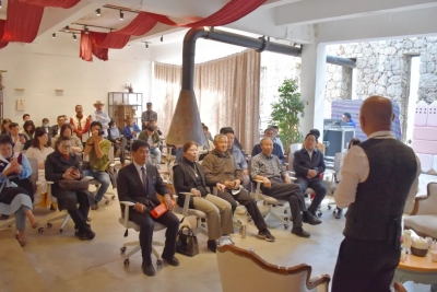 白庚胜等文化名人参加，这场别开生面的文化沙龙，探讨了…