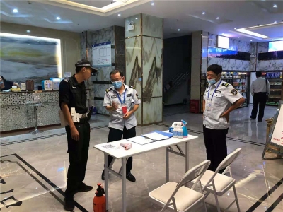 红河州文化市场综合执法支队集中检查歌舞娱乐场所